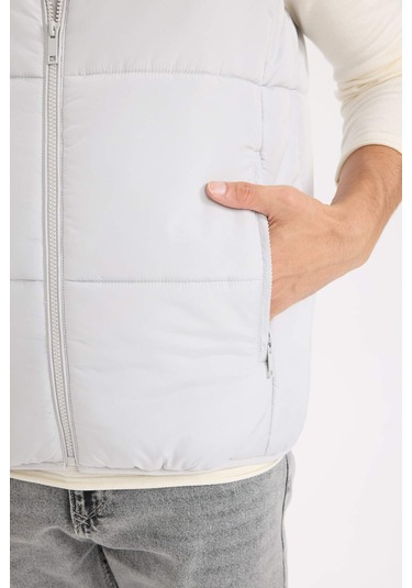 DeFacto Regular Fit Dik Yaka Fermuarlı Şişme Yelek D6286AX25SPGR503 DeFacto Regular Fit Dik Yaka Fermuarlı Şişme Yelek D6286AX25SPGR503