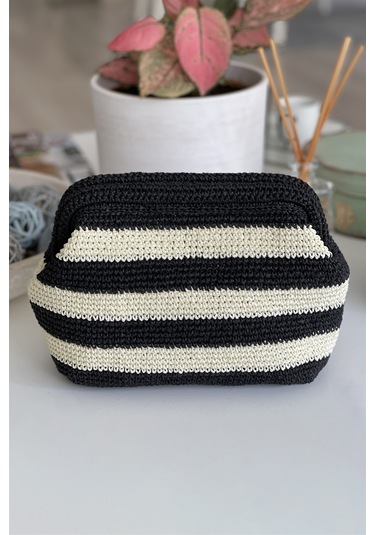 El Yapımı Siyah-beyaz Çizgili Basic Örgü El Çantası Beyaz