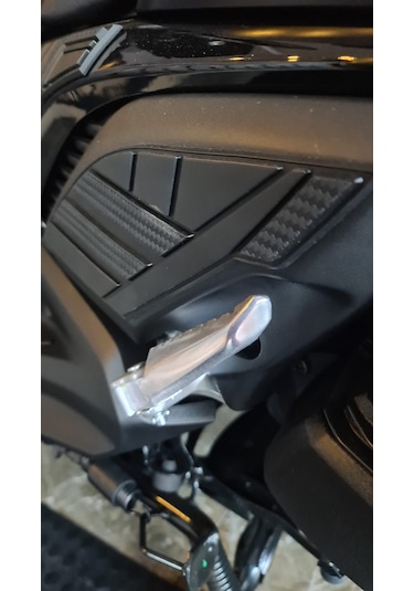Yamaha Xmax 2024 Yeni Kasa  Artcı Ayak Kauçuk Koruma (Siyah)