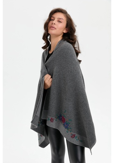 Desen Triko Üç Çiçekli Nakış İşlemeli Kadın Yün Şal 24055 Füme