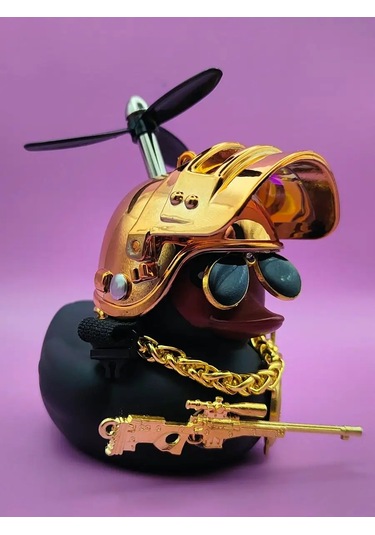 Market Alls Aracın İçinde Kasklı Ve Gözlükleri Olan Ördek 153251514