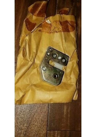 Renault R. 9 88- Kapı Kilit Karşılığı Sağ Oem No:7700756701