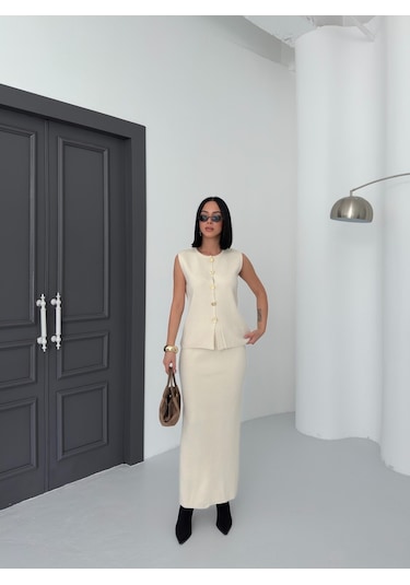 Kadın Düğme Detaylı Yelek Uzun Etek Alt Üst Triko Takım Krem