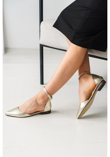 Misty Gold 2 Cm Topuklu Bilekten Bantlı Sivri Burun Günlük Babet Altın