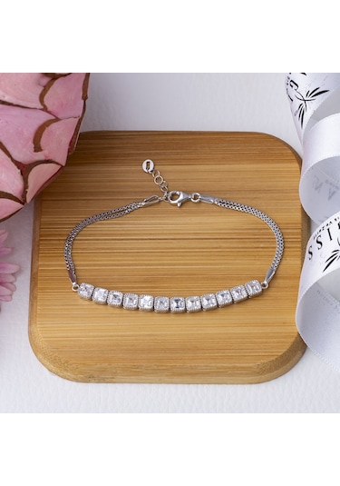Kare Zirkon Taşlı Yarım Tur Model 925 Ayar Gümüş Kadın Bileklik Gümüş