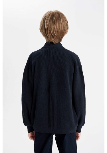 DeFacto Erkek Çocuk Dik Yaka Fitilli Fermuarlı Lacivert Basic Düz Triko Okul Hırkası X5975A624AUNV253 DeFacto Erkek Çocuk Dik Yaka Fitilli Fermuarlı Lacivert Basic Düz Triko Okul Hırkası X5975A624AUNV253