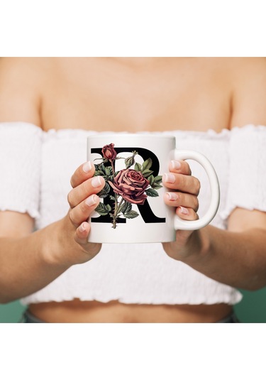 R Baş Harf Kırmızı Güller İle Sarılı Bardak 330 Ml Kişiye Özel Çiçekli Hediye Beyaz