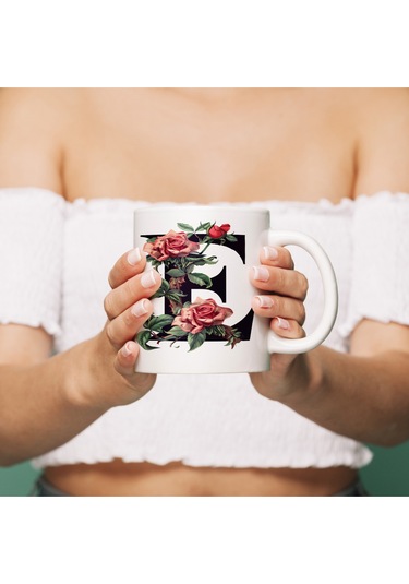 E Baş Harf Kırmızı Güller İle Sarılı Bardak 330 Ml Kişiye Özel Çiçekli Hediye Beyaz