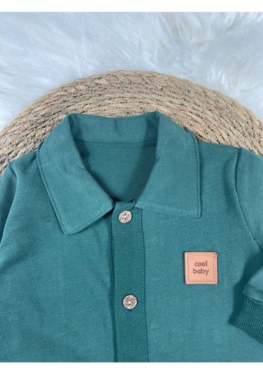 Gömlek Yaka Önden Düğmeli Arma Detaylı Erkek Bebek Tulum Yeşil