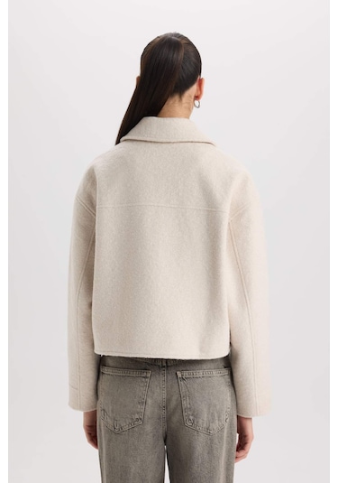 DeFacto Su İtici Regular Kalıp Polo Yaka Fermuarlı Cepli Kısa Kaşe Ceket C0935AX25SPER238 Ekru