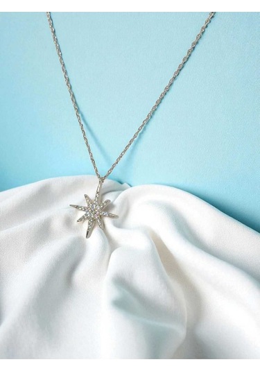 Taşlarla Kaplı Kuzey Yıldızı Figürlü 925 Ayar Gümüş Kolye Işıltılı Ve Anlamlı Tasarım Gümüş