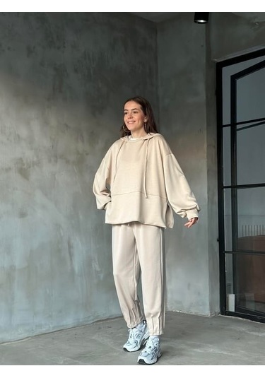 Kadın Oversize Fermuarlı Kapüşonlu Sweatshirt Pileli Paça Tesettüre Uygun Spor Şık Eşofman Takımı Bej Kadın Oversize Fermuarlı Kapüşonlu Sweatshirt Pileli Paça Tesettüre Uygun Spor Şık Eşofman Takımı Bej