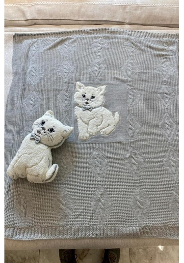 Oyuncak Hediyeli Bebek Triko Battaniye 90x90 Cm Gri Gri