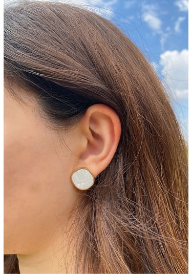 Çelik Beyaz Dalgalı Altın Çerçeveli Kadın Küpe Sevgiliye Hediye Gold