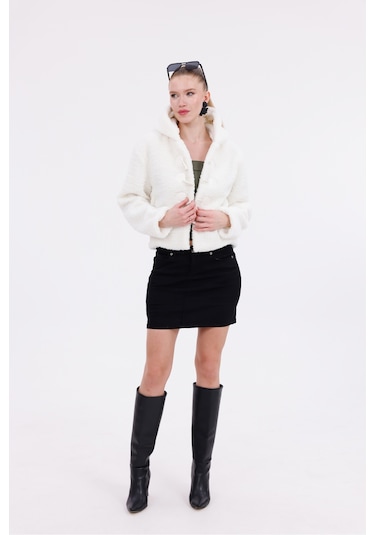 Kapüşonlu Düğmeli Peluş Mont - Kadın Beyaz