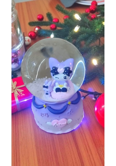 Kuromi Işıklı Ve Müzikli Hediyelik Kar Küresi Boyut 15 Cm Orta Boy