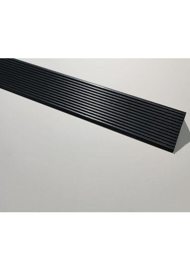 L Model Metal Merdiven Basamak Profili Çıtası Köşebent Bitim Profil Siyah 4cm 2cm 1,35m -