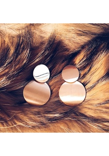 Asimetrik Boyutlu Yuvarlak Metal Mat Fırçalanmış Altın Geometrik Küpe Siyah