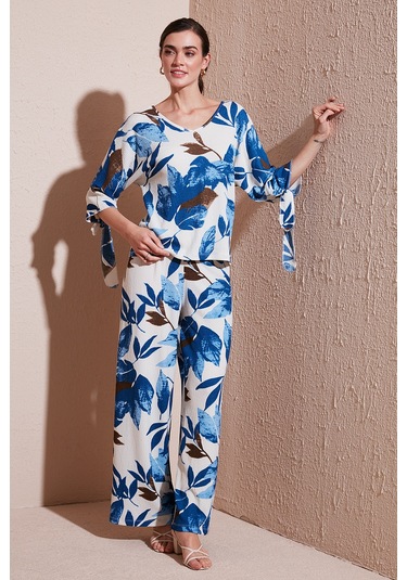 Lela Desenli Regular Fit Truvakar Kol V Yaka Alt-Üst Bayan Takım 5865357 Saks