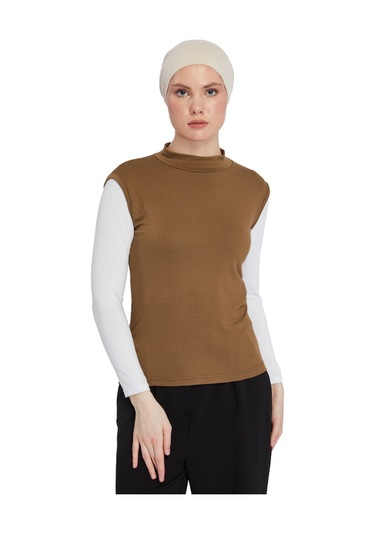 Organik Kolsuz Balıkçı Yaka Likralı Kadın Sıfır Kol Body Açık Çikolata