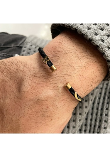 Gümüş Harf Detaylı Siyah Çelik Bileklik