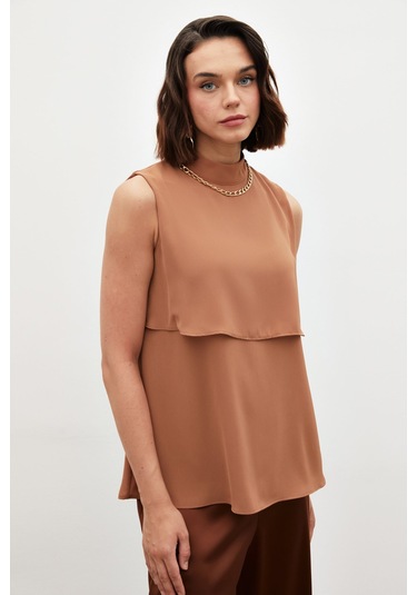 Sateen Aksesuar Detaylı Volanlı Bluz - Kahve-134773 Kahve
