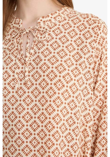 DeFacto Regular Fit Bağcıklı Yaka Desenli Uzun Kollu Bluz N1809AZ25SPBR189 DeFacto Regular Fit Bağcıklı Yaka Desenli Uzun Kollu Bluz N1809AZ25SPBR189