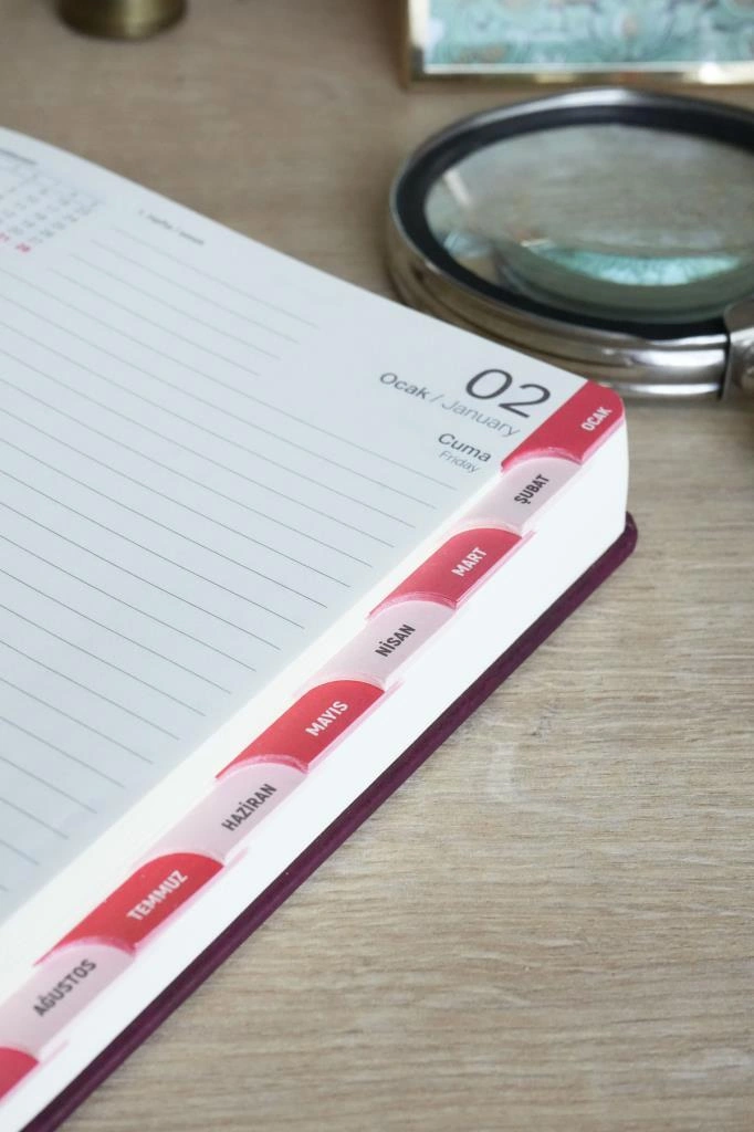 Victoria's Journals Business 2026 Günlük Ajanda 17x24cm Sert Kapak Ivory 80gr. Ayraçlı Bordo Bordo