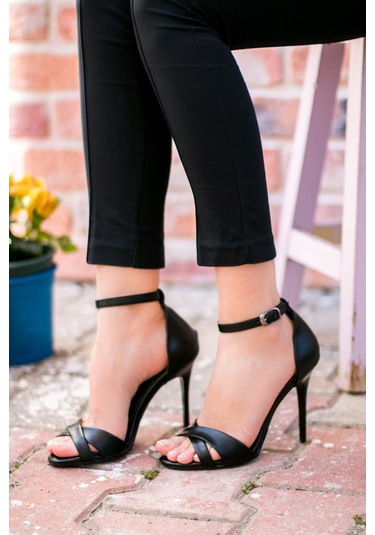 Fox Shoes Siyah Kadın Topuklu Ayakkabı B922113709