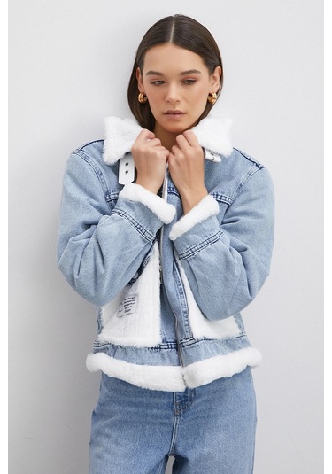 Beyaz Kemer Detaylı Kürklü Kot Mont Mavi Mavi