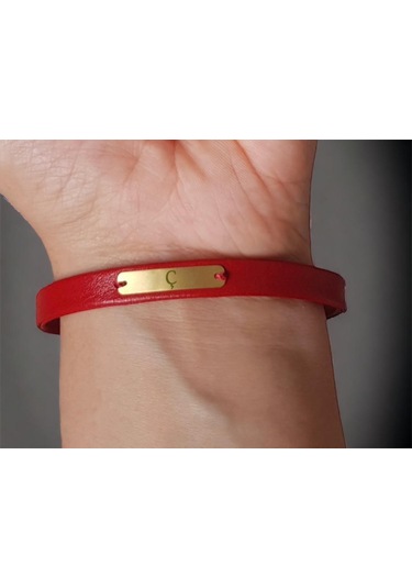 Archin Ç Harfine Özel 14 Ayar Altın Plakalı Dikdörtgen Motifli Kırmızı Derili Hediye Bileklik-548harf Ç