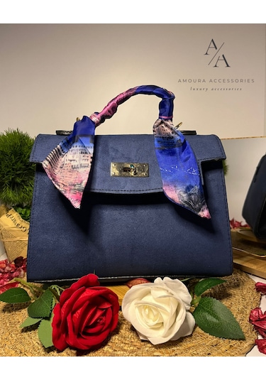 Zarafetinizi Tamamlayın: Amoura Aksesuarları Lüks Çanta Koleksiyonu Lacivert