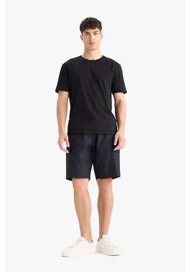 DeFacto Pamuk New Regular Fit Bisiklet Yaka Basic Düz Kısa Kollu Siyah Tişört V7699AZ25SPBK81 DeFacto Pamuk New Regular Fit Bisiklet Yaka Basic Düz Kısa Kollu Siyah Tişört V7699AZ25SPBK81