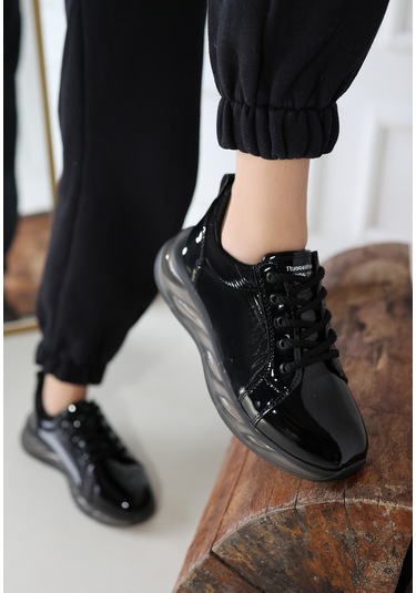 Piona Siyah Rugan Gri Tabanlı Spor Ayakkabı Siyah