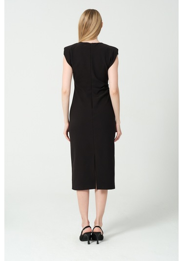 Arka Yırtmaç Detaylı Bel Büzgülü Elbise Siyah
