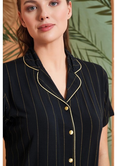 Pjs Kadın Gold Detaylı Çizgili Boydan Düğmeli Kısa Kol Pijama Takım Siyah