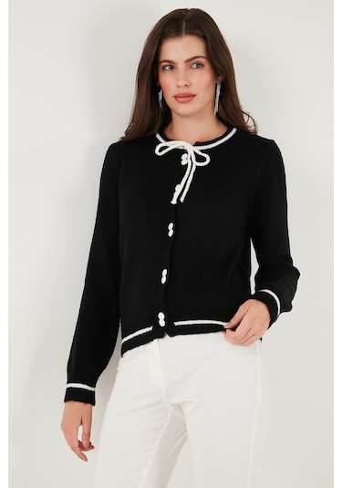 Lela Premium Fitted Fit Bağlamalı Yaka Düğmeli Triko Bayan Hırka 680Hi002408 Siyah Lela Premium Fitted Fit Bağlamalı Yaka Düğmeli Triko Bayan Hırka 680Hi002408 Siyah