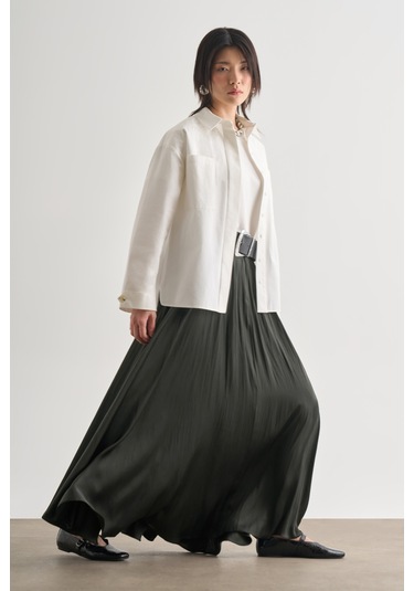 Mizalle Gri Kırışık Görünümlü Saten Maksi Etek Koyu Gri