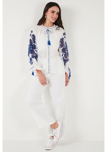Lela Nakışlı Oversize Fit Bağlamalı Hakim Yaka Bayan Gömlek 676206 Beyaz