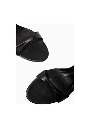 Schutz Strappy 75 Deri Zarif Ve Minimal Ince Bantlı, 75mm Topuklu Sandalet Siyah