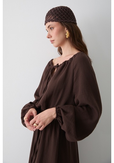 Kahverengi Bağlama Detaylı Müslin Elbise - 2004 Kahverengi