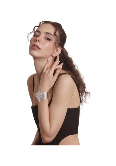 Kadın Lak Gümüş Renk Kaplama Ayarlanabilir Açık Bant Örgü Dokulu Geometrik Figürlü Bileklik Gümüş