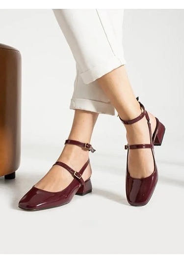 Beyaz Pine Cone Kapalı Küt Burun Topuklu Kadın Ayakkabı Bordo Bordo