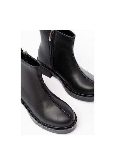 Siyah Fermuarlı Günlük Kadın Bot Resimdeki Renk Siyah