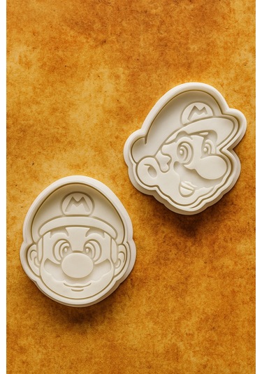 Mario Temalı Kurabiye Kalıbı Seti 2 Li - Oyun Karakteri Şekilli Kurabiye Fondan Hamur Kalıbı Beyaz