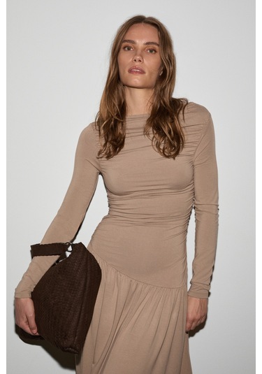 Grımelange Commeny Kadın Balerin Yakalı Esnek Kumaşlı Vücuda Oturan Büzgü Detaylı Bej Elbise Bej