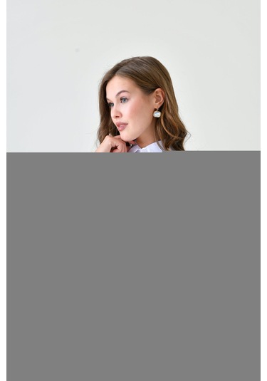 Kadın Özel Tasarım Yaka Kol Düğmeli Çizgi Garnili Tesettüre Uygun Bluz Gömlek Beyaz