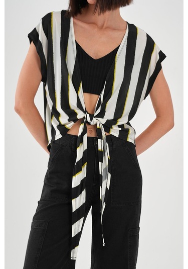 Alexandergardı Önü Bağlamalı Desenli Bluz Siyah - Beyaz