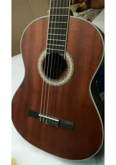 Agostini-Pukahg400-S Maun Ağacı-Sap Ayarlı- 4/4 Tam Klasik Gitar