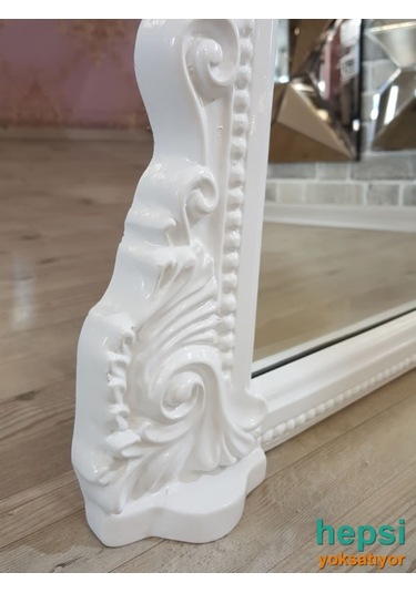 Matmazel Model Beyaz Renk Varaklı Ayaklı Boy Aynası